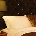Brook Lane Otel