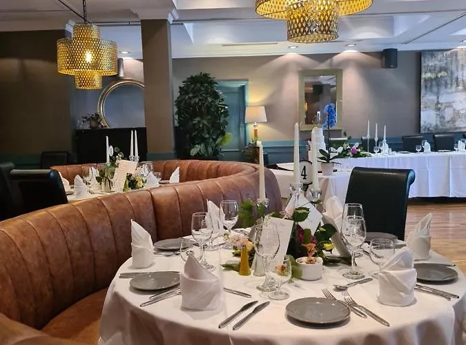 Отель Brook Lane 4*